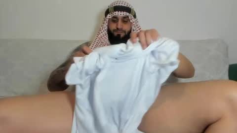 Snapshot of omar_xoxo chatting on 05/10/26, 08:25 Omar online show from 05/10/26, 08:25
