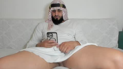Snapshot of omar_xoxo chatting on 05/25/26, 08:26 Omar online show from 05/25/26, 08:26