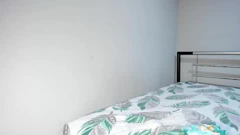 Snapshot of on_tefa chatting on 11/17/25, 08:36 Violette online show from 11/17/25, 08:36