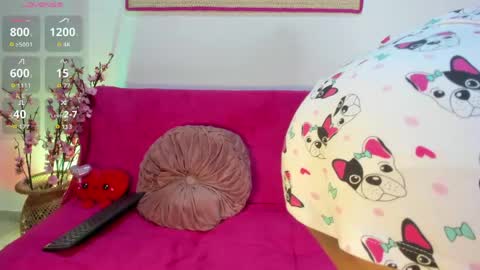 Snapshot of on_tefa chatting on 04/23/26, 03:19 Violette online show from 04/23/26, 03:19