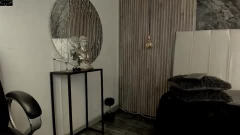 Snapshot of onceagain97_ chatting on 10/17/25, 07:27 ... online show from 10/17/25, 07:27