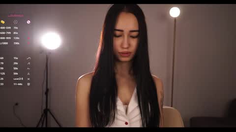 Snapshot of one_step_closer chatting on 05/31/26, 02:46 Mia online show from 05/31/26, 02:46