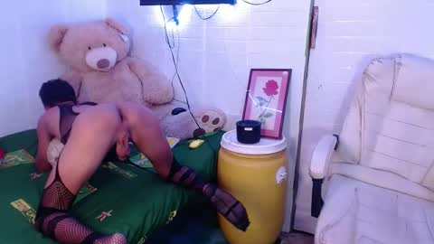 Snapshot of onebigloadxxx chatting on 03/10/25, 04:25 Wyn Will serve you and be your slave online show from 03/10/25, 04:25