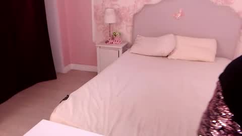 Nicole online show from 10/03/25, 04:42