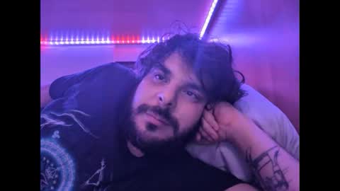 Snapshot of onecrew1 chatting on 09/16/25, 05:36 onecrew1 online show from 09/16/25, 05:36