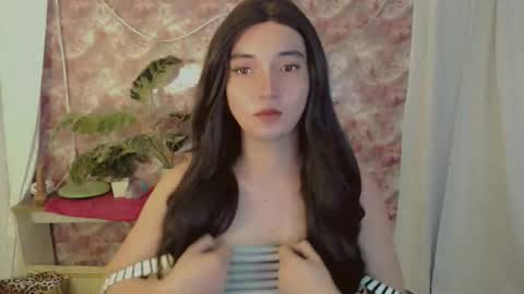 Snapshot of onelesslonelygirl69 chatting on 05/27/26, 06:16 KLIER online show from 05/27/26, 06:16