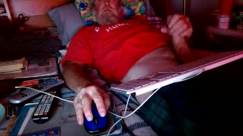 Snapshot of onemattu chatting on 10/28/25, 07:23 Mattu online show from 10/28/25, 07:23