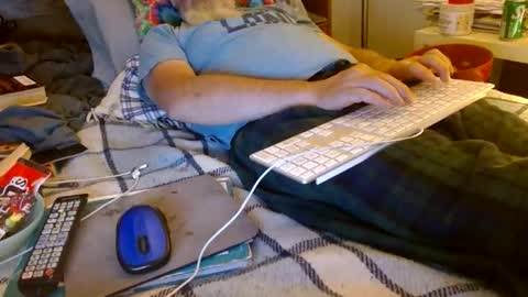 Snapshot of onemattu chatting on 10/30/25, 04:58 Mattu online show from 10/30/25, 04:58