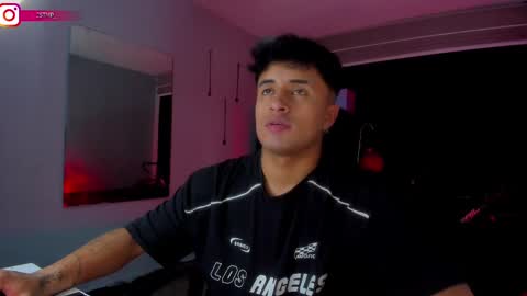 Snapshot of onemore_cum chatting on 02/18/25, 02:38 YIN MIGUEL online show from 02/18/25, 02:38