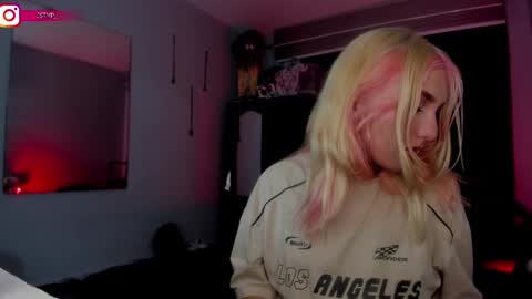 Snapshot of onemore_cum chatting on 02/21/25, 06:40 YIN MIGUEL online show from 02/21/25, 06:40