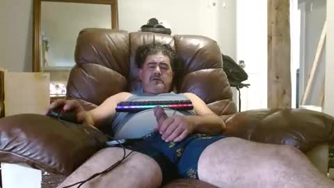 Snapshot of onewayallday chatting on 12/19/24, 04:35 onewaykenny online show from 12/19/24, 04:35