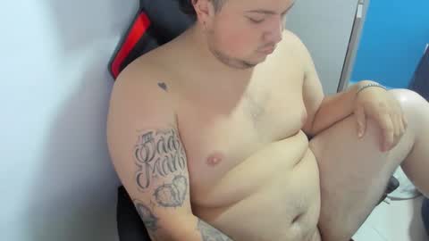 Snapshot of onewhiteboichub chatting on 10/24/25, 01:51 Andres INDEPENDENT MODEL online show from 10/24/25, 01:51