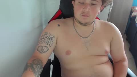 Snapshot of onewhiteboichub chatting on 10/26/25, 09:31 Andres INDEPENDENT MODEL online show from 10/26/25, 09:31