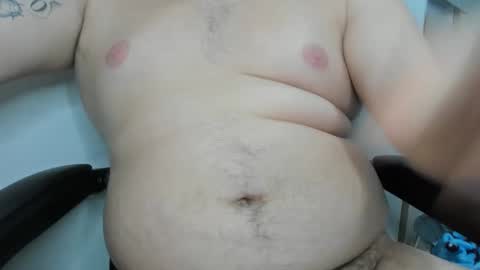 Snapshot of onewhiteboichub chatting on 11/17/25, 02:34 Andres INDEPENDENT MODEL online show from 11/17/25, 02:34