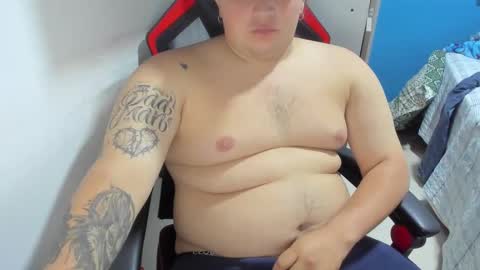 Snapshot of onewhiteboichub chatting on 11/18/25, 04:06 Andres INDEPENDENT MODEL online show from 11/18/25, 04:06