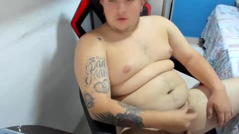 Snapshot of onewhiteboichub chatting on 11/28/25, 04:26 Andres INDEPENDENT MODEL online show from 11/28/25, 04:26