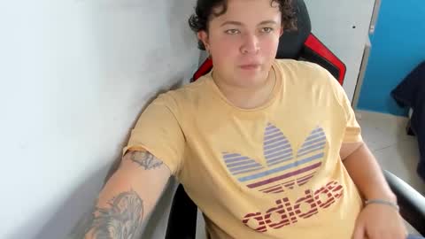 Snapshot of onewhiteboichub chatting on 12/05/25, 05:53 Andres INDEPENDENT MODEL online show from 12/05/25, 05:53