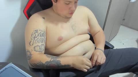 Snapshot of onewhiteboichub chatting on 12/13/25, 11:43 Andres INDEPENDENT MODEL online show from 12/13/25, 11:43