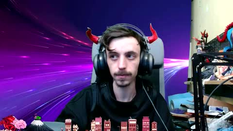 Snapshot of oni_hoshi chatting on 12/18/25, 07:09 Oni hoshi online show from 12/18/25, 07:09