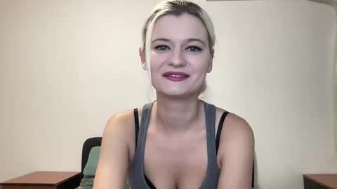 Snapshot of onika_cox chatting on 10/02/25, 09:44 Onika online show from 10/02/25, 09:44