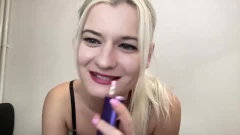 Snapshot of onika_cox chatting on 11/07/25, 11:49 Onika online show from 11/07/25, 11:49