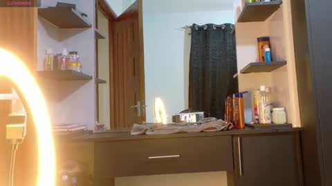 Snapshot of online_bestie chatting on 12/14/25, 07:25 Bestie online show from 12/14/25, 07:25