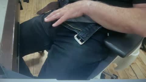 onlocationnyc online show from 10/01/25, 12:49