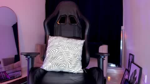 misssaray official online show from 12/14/25, 11:42