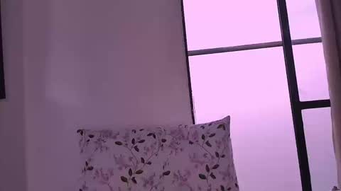 only_sarah1 online show from 09/23/25, 10:57