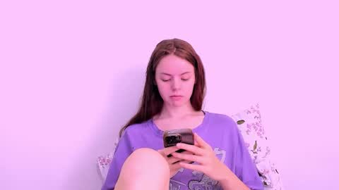 Snapshot of only_sarah1 chatting on 11/15/25, 09:21 only_sarah1 online show from 11/15/25, 09:21