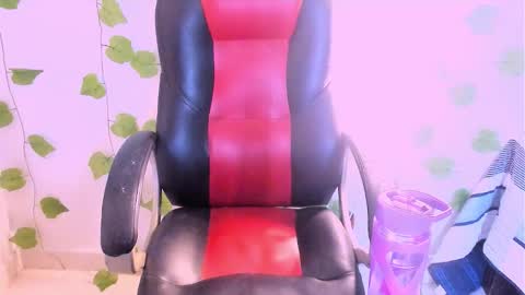 Snapshot of only_sarah1 chatting on 12/04/25, 10:51 only_sarah1 online show from 12/04/25, 10:51