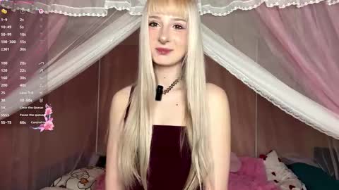 Snapshot of onlyeva1 chatting on 03/18/26, 09:12 Eva online show from 03/18/26, 09:12