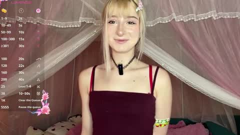 Snapshot of onlyeva1 chatting on 04/17/26, 08:17 Eva online show from 04/17/26, 08:17