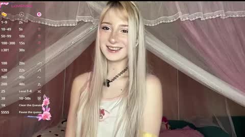 Snapshot of onlyeva1 chatting on 04/28/26, 07:02 Eva online show from 04/28/26, 07:02