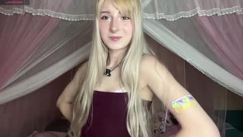 Snapshot of onlyeva1 chatting on 05/14/26, 08:43 Eva online show from 05/14/26, 08:43
