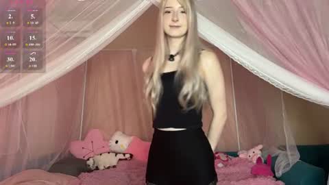 Snapshot of onlyeva1 chatting on 06/07/26, 08:18 Eva online show from 06/07/26, 08:18