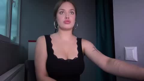 Snapshot of onlymiababe chatting on 07/07/26, 06:12 Mia online show from 07/07/26, 06:12
