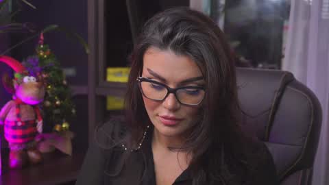 Nicolle online show from 12/10/24, 02:38