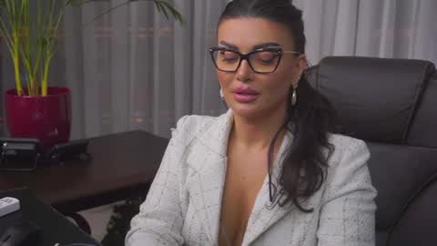 Nicolle online show from 12/13/24, 03:54
