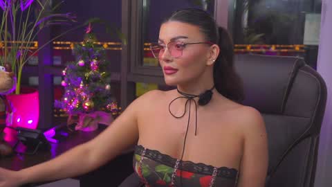 Nicolle online show from 12/17/24, 05:58