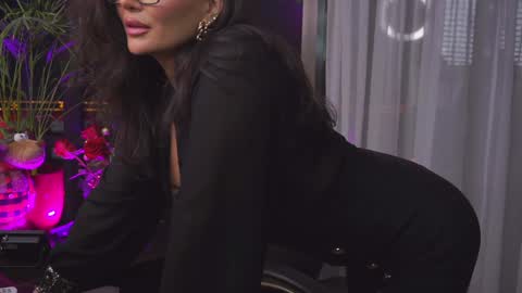 Nicolle online show from 12/20/24, 09:06