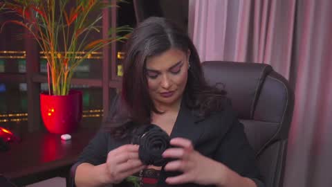 Nicolle online show from 01/08/25, 04:44
