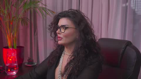 Nicolle online show from 01/12/25, 02:14