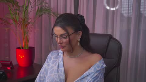 Nicolle online show from 01/19/25, 03:32