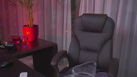 Nicolle online show from 01/19/25, 06:32