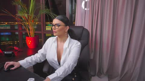 Nicolle online show from 01/21/25, 04:58