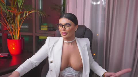 Nicolle online show from 01/26/25, 05:02