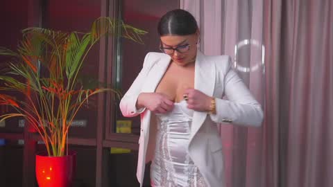Nicolle online show from 01/26/25, 11:18