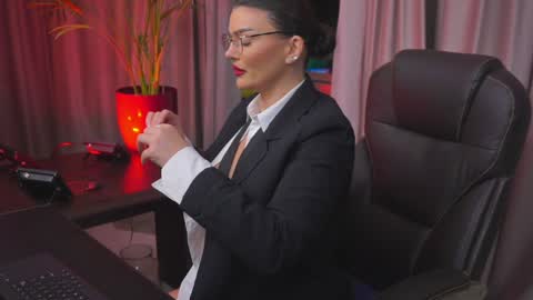 Nicolle online show from 01/27/25, 08:17