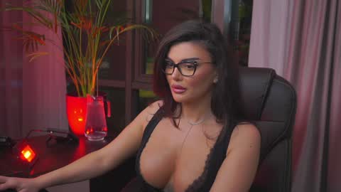 Nicolle online show from 01/30/25, 10:30